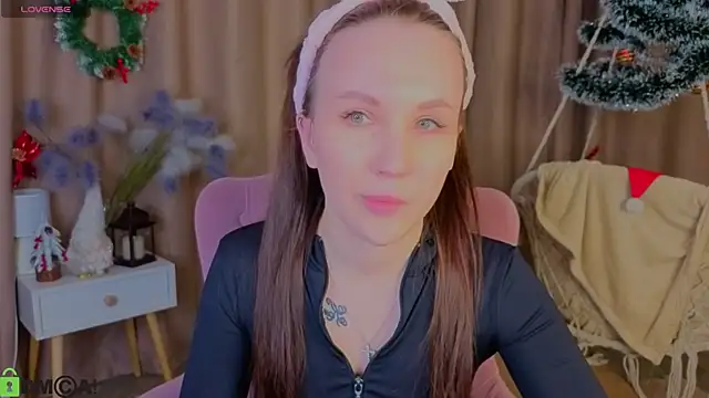 Snapshot of Wendy_mm chatting on 12/15/25, 09:13 Wendy mm online show from 12/15/25, 09:13