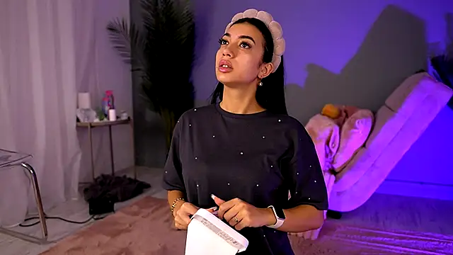 BetsyGonzale online show from 10/16/25, 04:02