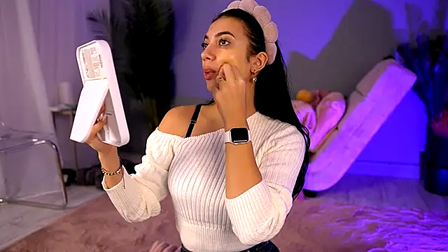 BetsyGonzale online show from 10/21/25, 04:02