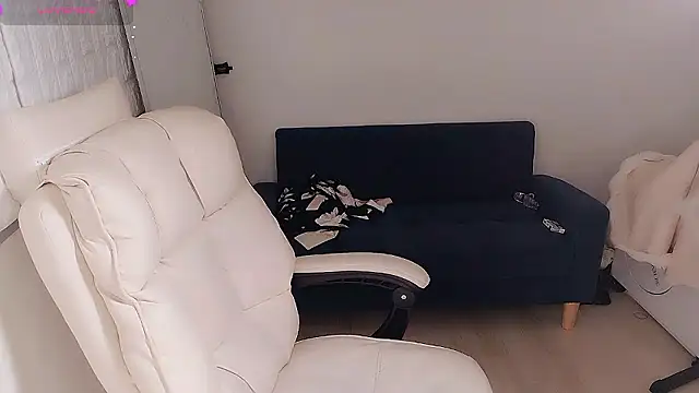 who Lilly online show from 09/21/25, 06:04