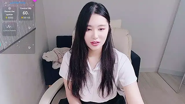 Snapshot of who_Lilly chatting on 11/01/25, 04:14 who Lilly online show from 11/01/25, 04:14