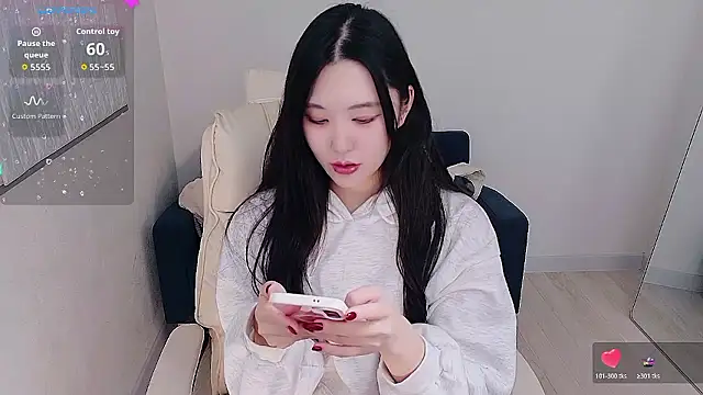 Snapshot of who_Lilly chatting on 11/05/25, 02:17 who Lilly online show from 11/05/25, 02:17