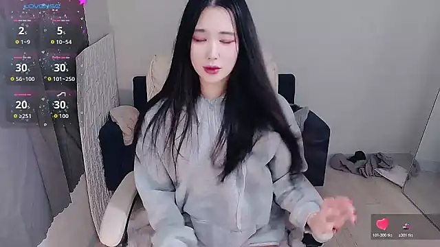 Snapshot of who_Lilly chatting on 11/20/25, 12:27 who Lilly online show from 11/20/25, 12:27