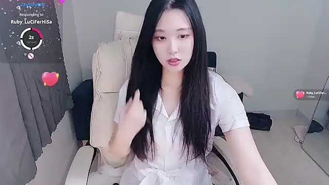 Snapshot of who_Lilly chatting on 12/05/25, 12:03 who Lilly online show from 12/05/25, 12:03