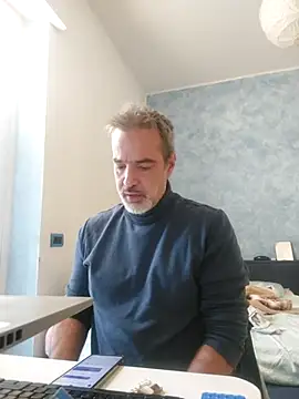 Snapshot of Marcolino183 chatting on 11/27/25, 08:38 Marcolino183 online show from 11/27/25, 08:38