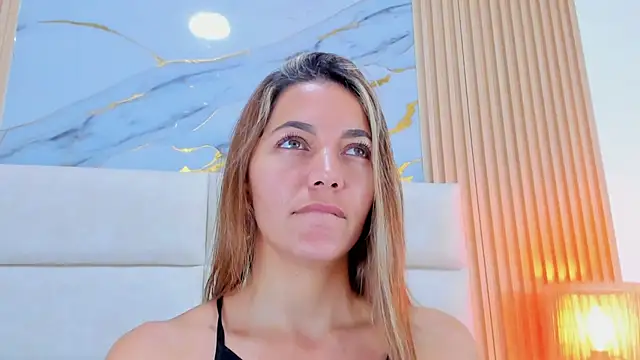 Mia Malkovaa  online show from 06/04/26, 01:06