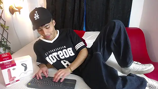 Snapshot of dylan_fun18 chatting on 02/06/25, 06:24 dylan fun18 online show from 02/06/25, 06:24