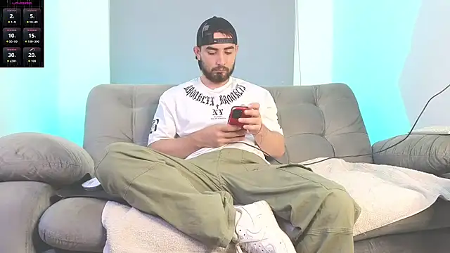 Snapshot of ander_xoxo chatting on 10/21/25, 12:00 ander xoxo online show from 10/21/25, 12:00