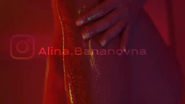 Snapshot of HeyBananas chatting on 10/08/25, 07:11 HeyBananas online show from 10/08/25, 07:11