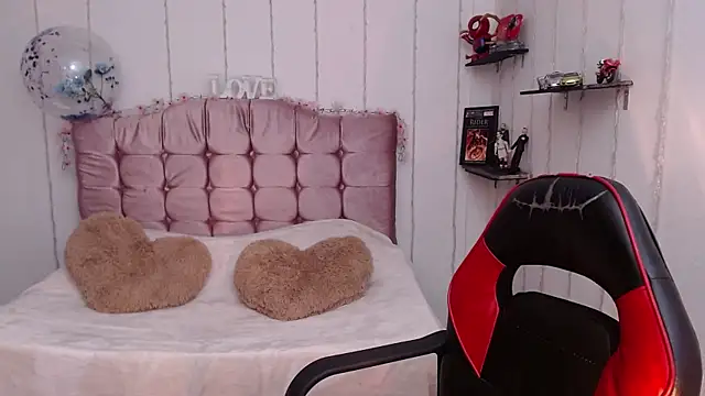 sapphire lilac online show from 01/04/25, 06:52