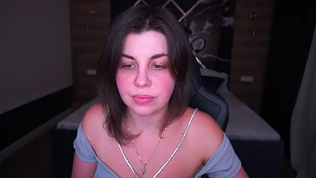 MirandaWong online show from 09/28/25, 07:41