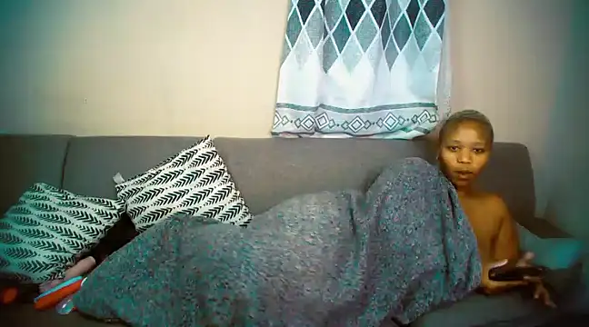 Snapshot of GoldenPussyXOXO chatting on 12/22/24, 01:55 GoldenPussyXOXO online show from 12/22/24, 01:55