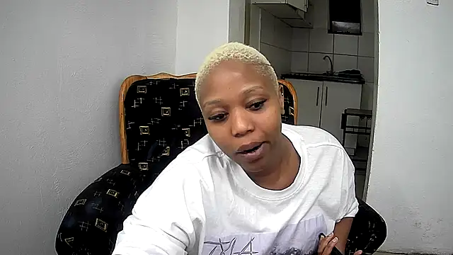 GoldenPussyXOXO online show from 02/17/26, 07:09