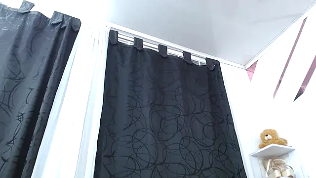 Kitten Hot  online show from 10/21/25, 03:29