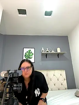 Soe Lara online show from 09/16/25, 11:00