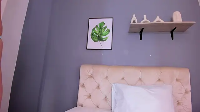 Soe Lara online show from 09/29/25, 11:37