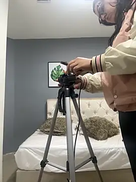 Snapshot of Soe_Lara chatting on 11/29/25, 10:51 Soe Lara online show from 11/29/25, 10:51