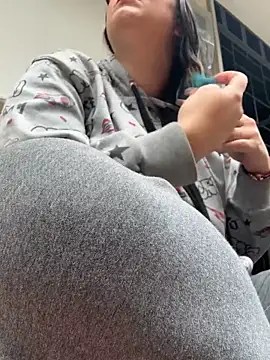 Snapshot of Soe_Lara chatting on 12/18/25, 12:55 Soe Lara online show from 12/18/25, 12:55