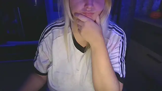 Snapshot of Meliss_Official9 chatting on 10/28/25, 08:55 Meliss Official9 online show from 10/28/25, 08:55