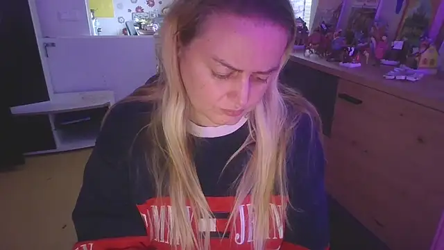 Snapshot of Meliss_Official9 chatting on 12/05/25, 09:40 Meliss Official9 online show from 12/05/25, 09:40