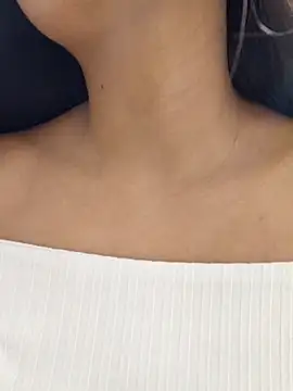 Snapshot of Catalehia_Milk chatting on 11/26/25, 07:15 Catalehia Milk online show from 11/26/25, 07:15