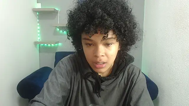 Snapshot of vainillaplaypussy chatting on 10/14/25, 12:28 vainillaplaypussy online show from 10/14/25, 12:28