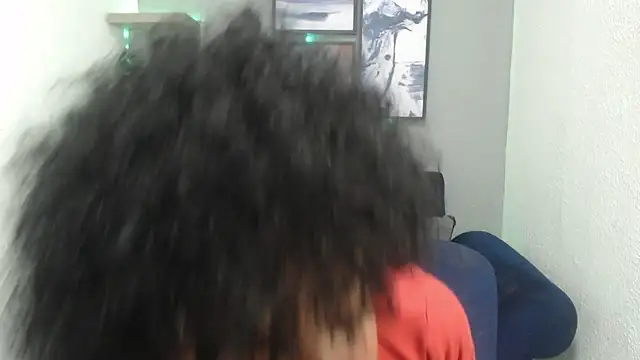 Snapshot of vainillaplaypussy chatting on 10/21/25, 12:28 vainillaplaypussy online show from 10/21/25, 12:28