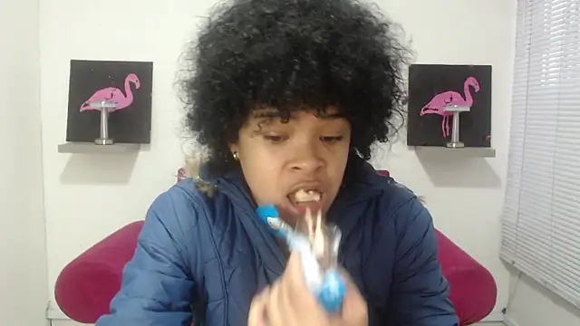 Snapshot of vainillaplaypussy chatting on 10/24/25, 03:19 vainillaplaypussy online show from 10/24/25, 03:19