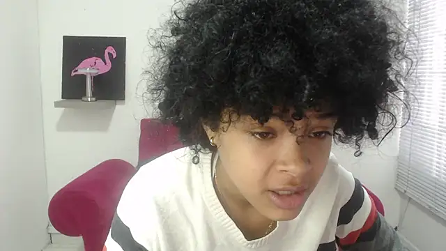 Snapshot of vainillaplaypussy chatting on 10/27/25, 12:31 vainillaplaypussy online show from 10/27/25, 12:31