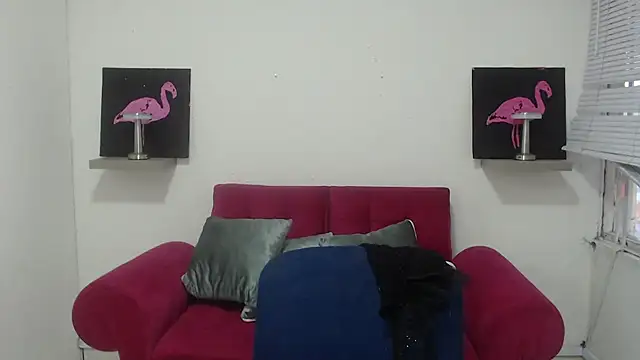 Snapshot of vainillaplaypussy chatting on 10/28/25, 12:30 vainillaplaypussy online show from 10/28/25, 12:30