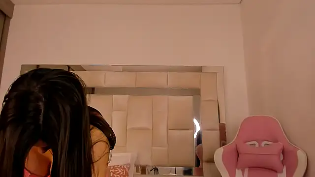 Snapshot of isabella_gomez11 chatting on 12/03/24, 06:38 isabella gomez11 online show from 12/03/24, 06:38