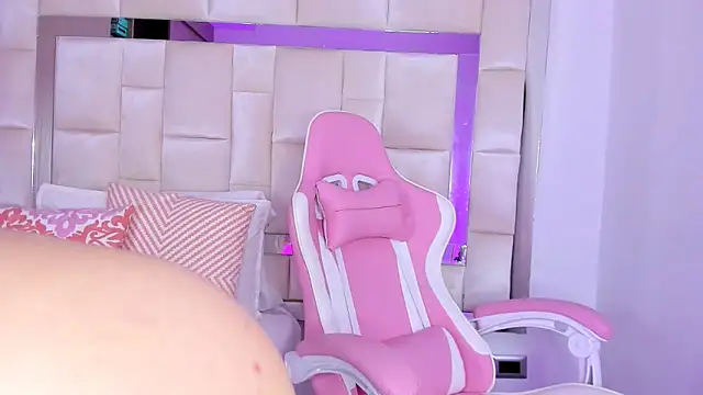 Snapshot of isabella_gomez11 chatting on 01/16/25, 08:36 isabella gomez11 online show from 01/16/25, 08:36