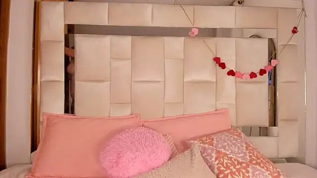 isabella gomez11 online show from 06/13/26, 01:25