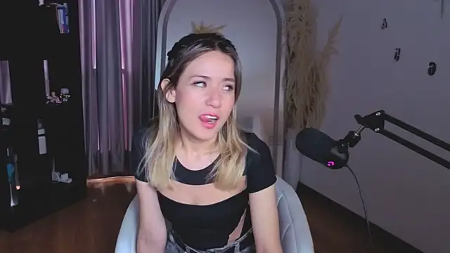 Snapshot of sexfire_lalita chatting on 11/19/25, 08:31 sexfire lalita online show from 11/19/25, 08:31