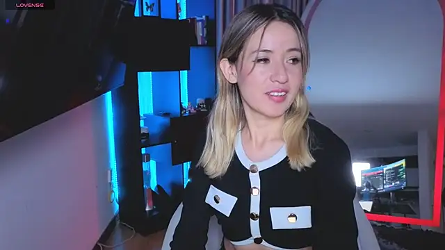 Snapshot of sexfire_lalita chatting on 11/21/25, 10:19 sexfire lalita online show from 11/21/25, 10:19