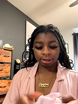 Snapshot of Harmonyxlover chatting on 12/17/25, 04:35 Harmonyxlover online show from 12/17/25, 04:35