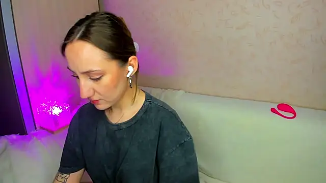 MelodyOfLovee online show from 12/03/25, 11:03