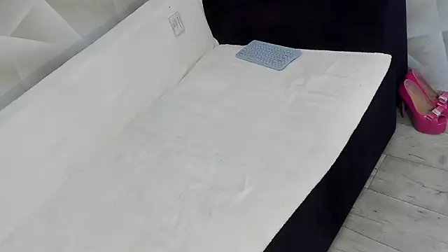 Sweet Lanaaaaa online show from 09/30/25, 08:47