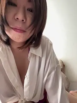 Snapshot of Yukimi- chatting on 12/11/24, 04:28 Yukimi- online show from 12/11/24, 04:28
