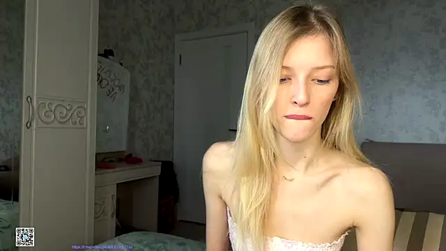 Evvie Summn1 online show from 10/17/25, 07:33