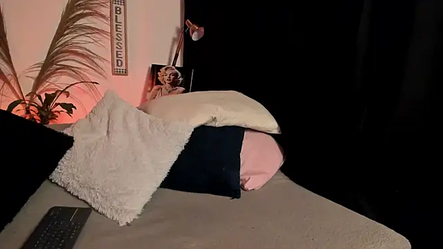 Serenity Day online show from 09/29/25, 02:16