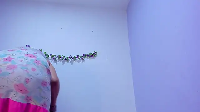 nicollee18 online show from 01/30/25, 12:16