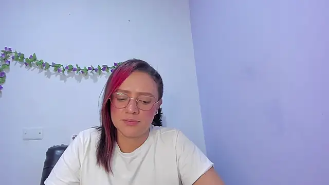 nicollee18 online show from 02/08/25, 01:11