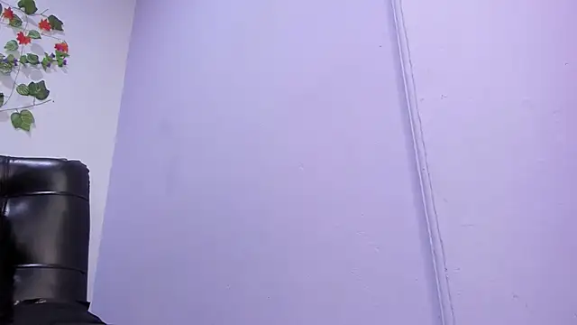 nicollee18 online show from 02/11/25, 09:20