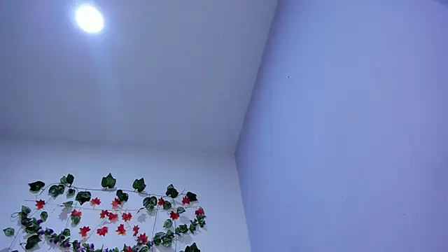 nicollee18 online show from 02/14/25, 12:47