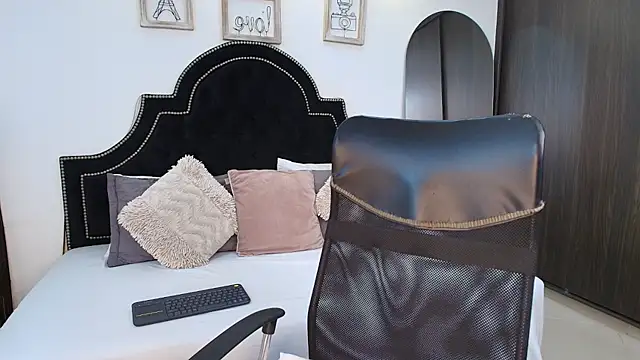 MaxxiCruz online show from 09/12/25, 01:28