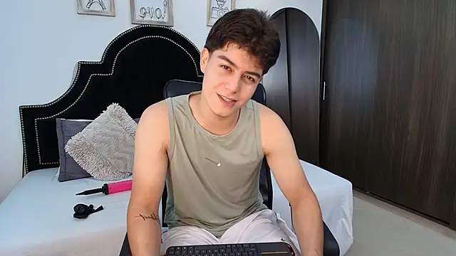 MaxxiCruz online show from 09/13/25, 01:27