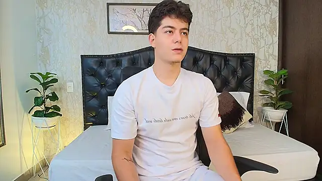 MaxxiCruz online show from 09/28/25, 03:23