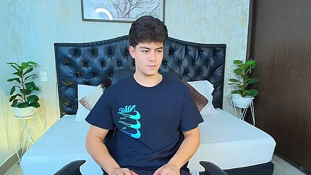 MaxxiCruz online show from 10/03/25, 03:47