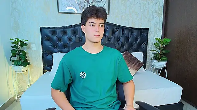 MaxxiCruz online show from 10/05/25, 03:49